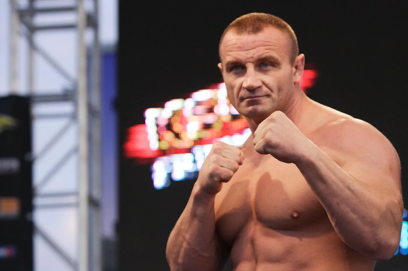 1604436-mariusz-pudzianowski.jpg