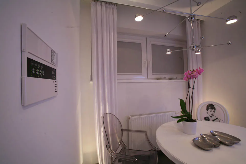 1352099-14-lutron-grafikeye.jpg