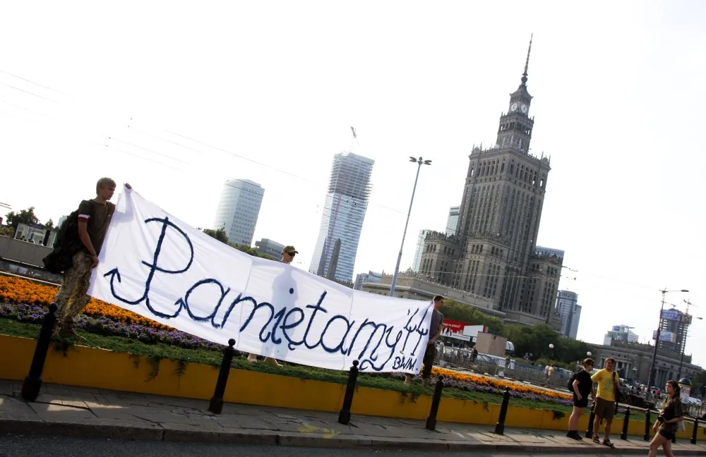 Zobacz jak pamiętamy o Powstaniu Warszawskim: Uroczystości, pomniki, murale