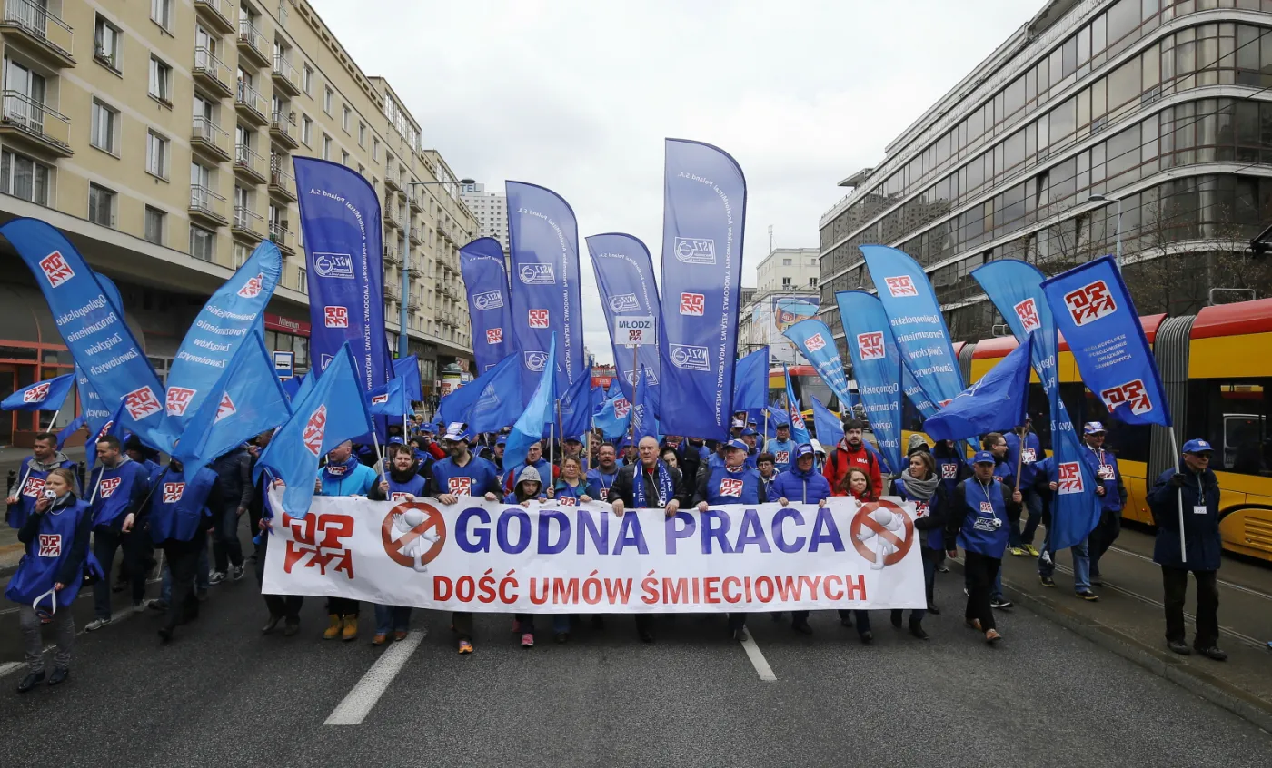 Marsz gwiaździsty idzie przez Warszawę. ZNP: Joanna robi nas w balona! [ZDJĘCIA]