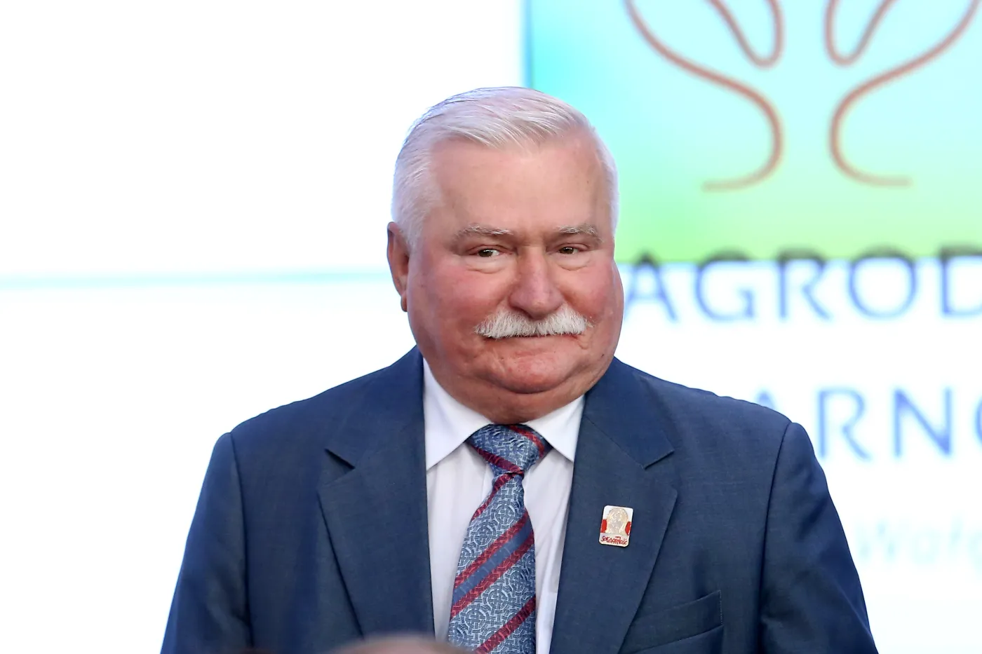 Wałęsa zmienia zdanie: Imigranci mogą wprowadzać u nas swoje zwyczaje, także obcinanie głów
