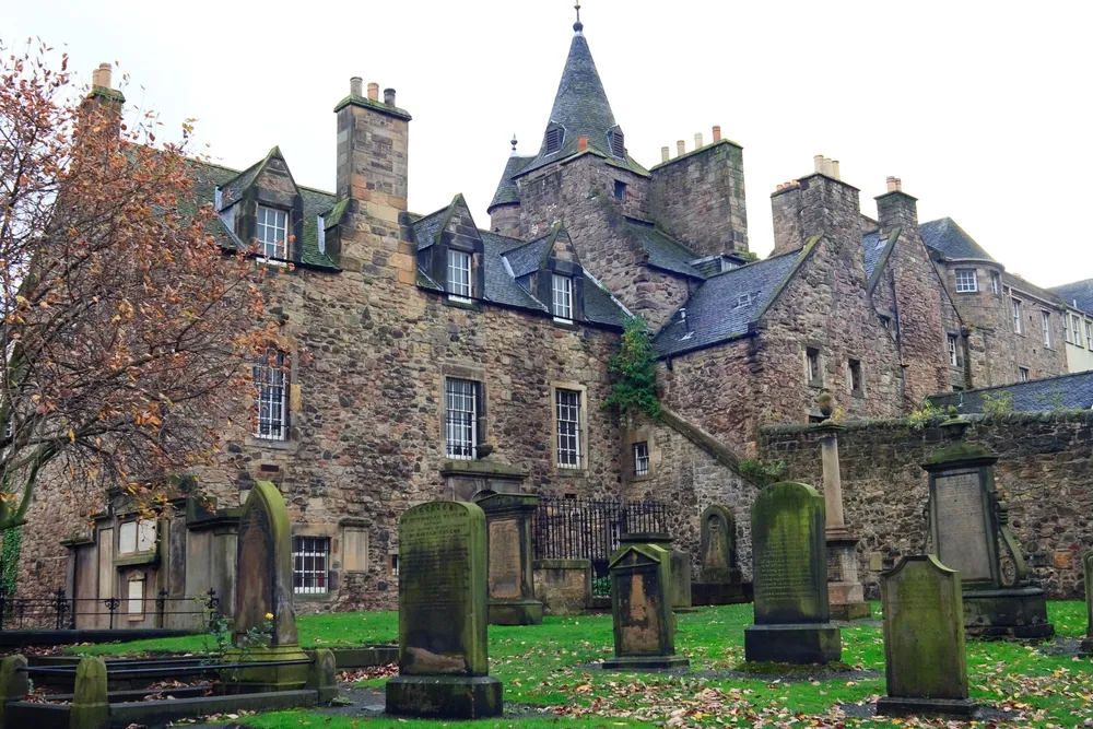 1974242-greyfriars-kirkyard.jpg