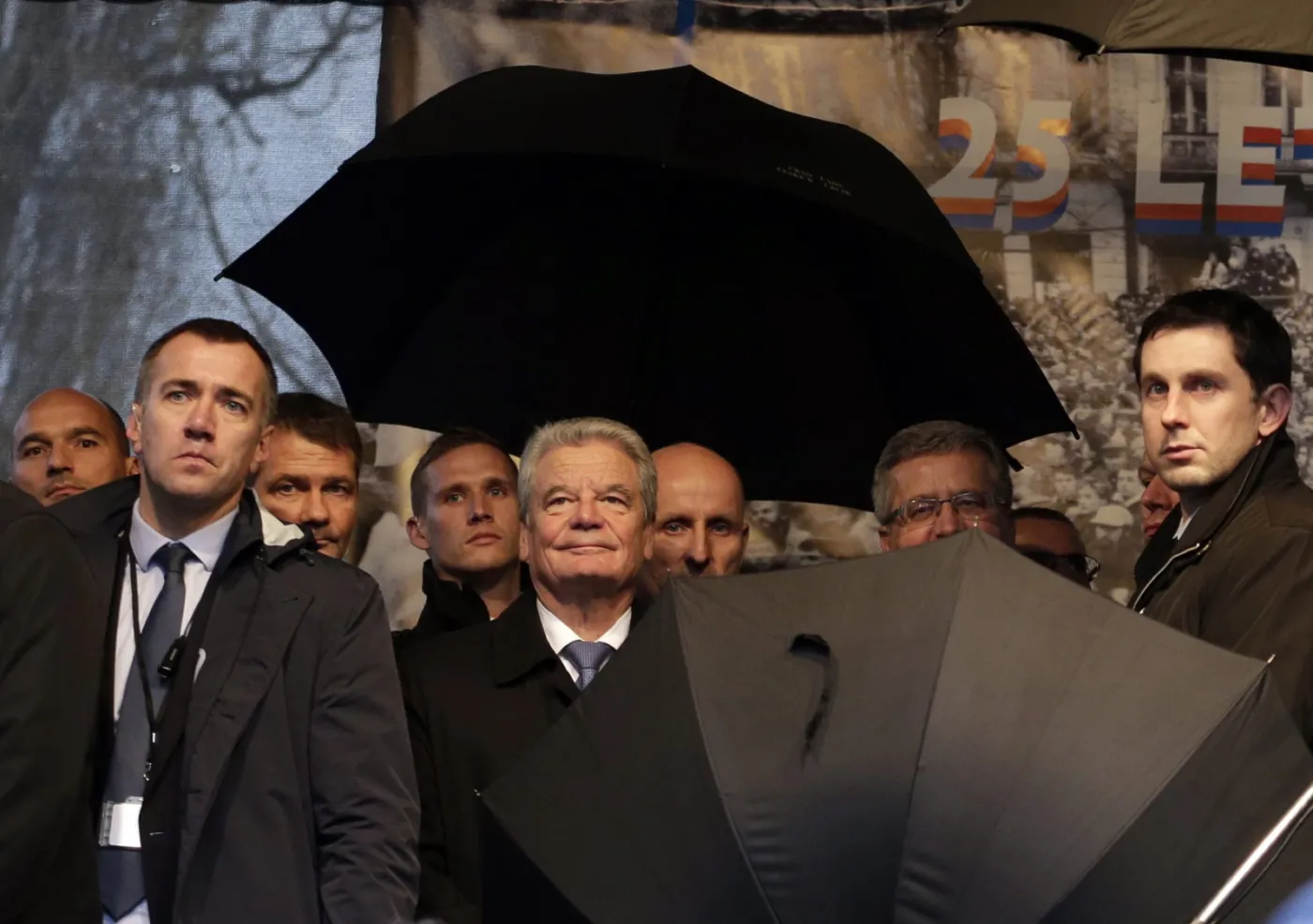 Czechy: Zeman obrzucony jajkami, Komorowski oklaskiwany