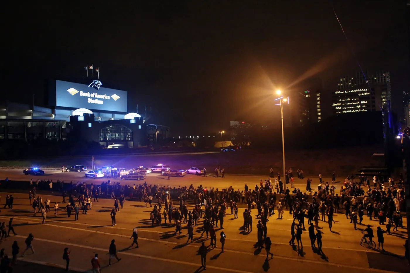 USA: Kolejne protesty w Charlotte, władze wprowadzają godzinę policyjną