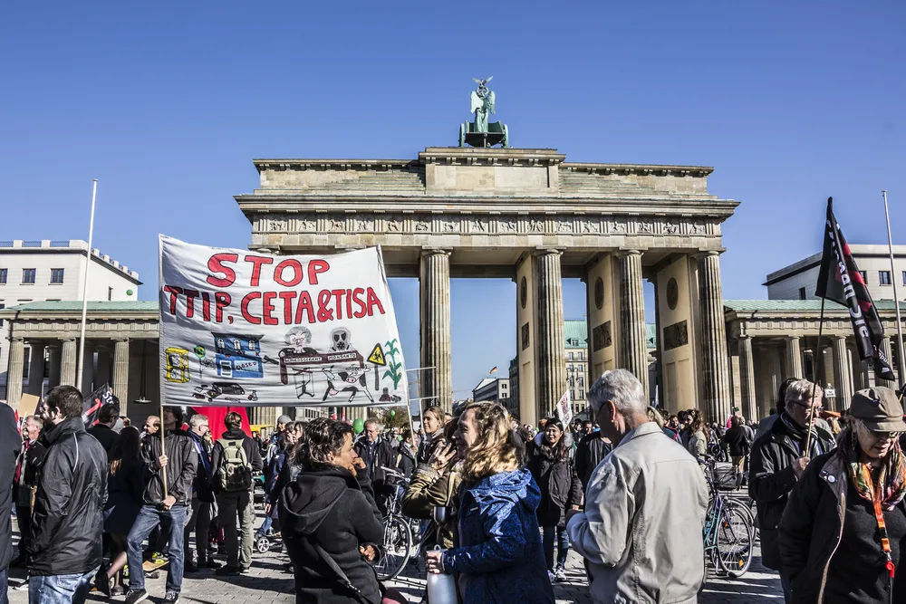 Francja żąda zerwania negocjacji TTIP. A co z CETA?