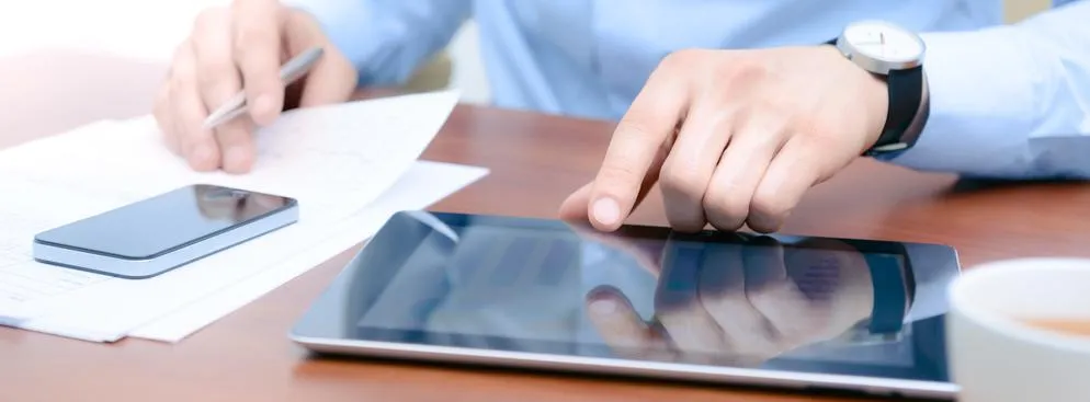 Serwisy internetowe powinny dzielić się zyskami za korzystanie z cudzych publikacji
