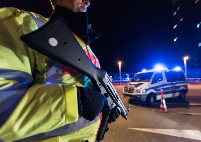 Francja: Obława po zamachach. Trwają poszukiwania terrorystów