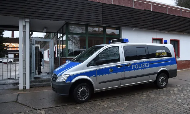 Szef niemieckiego MSW po wydarzeniach w Kolonii: Policja nie powinna czekać na skargi