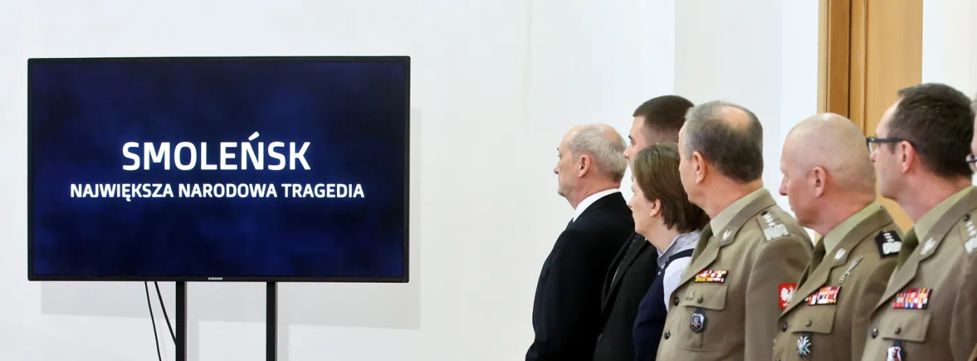 smoleńsk macierewicz