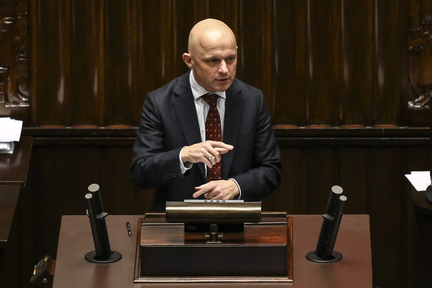 Szałamacha: Podnoszenie opłat przez banki jest bezpodstawne