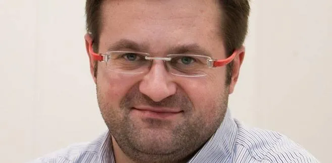 Hadaj: Schowana w piasek głowa Ewy Kopacz