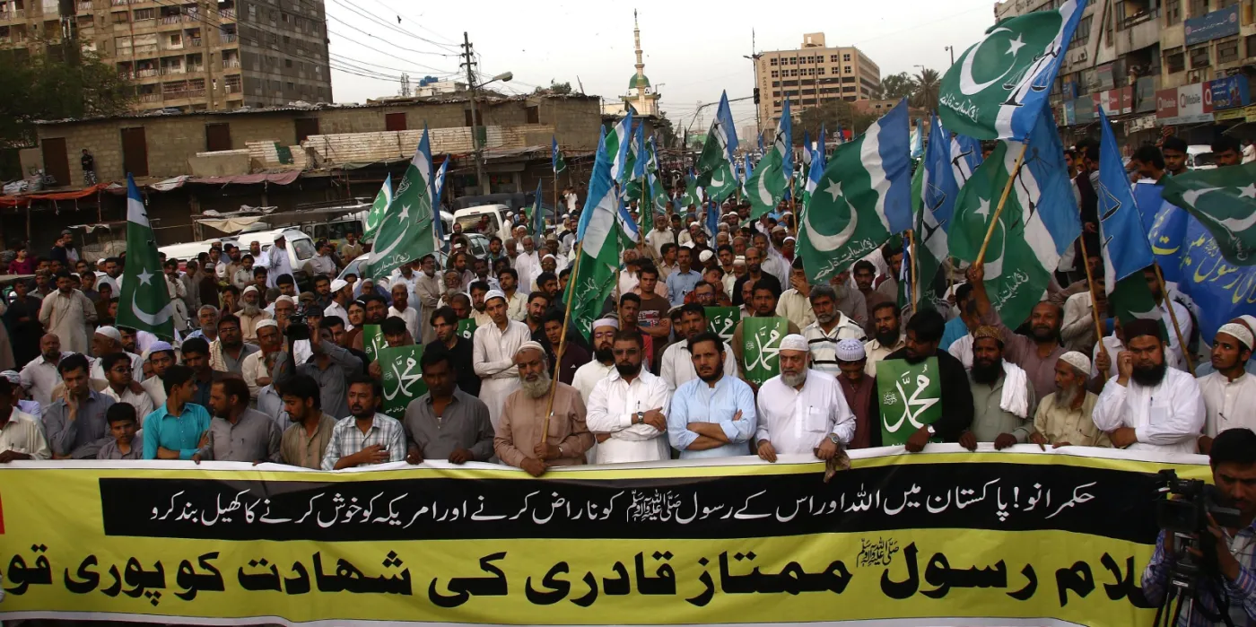 Pakistan: Tysiące osób na pogrzebie islamisty powieszonego za zabójstwo
