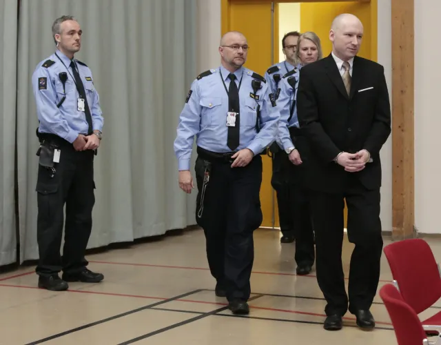 Breivik kontra Norwegia: Pierwszy dzień procesu za "nieludzkie traktowanie"