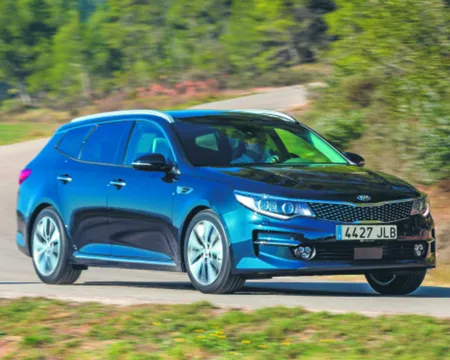 Poznańskie targi motoryzacyjne: Impreza dla mas, auta dla wybranych