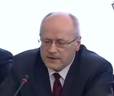 Profesor Jędrzejewski - teoretyk, który będzie musiał zmierzyć się z rzeczywistością trybunału