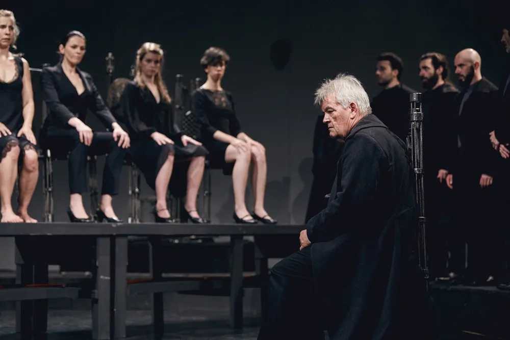 3010281-hamlet-komentarz-fot.jpg