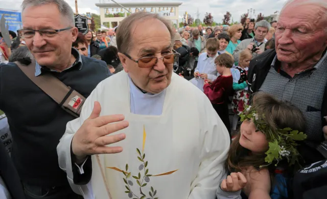 Dobra zmiana u Rydzyka. Ministerstwa szczodre dla redemptorysty