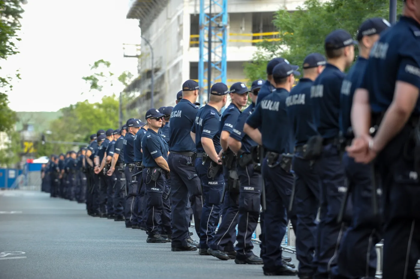 KSP: Podczas legitymowania policjant ma dostać dokument do ręki