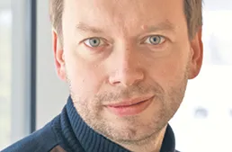 Krajewski: Skąd się biorą symetryści