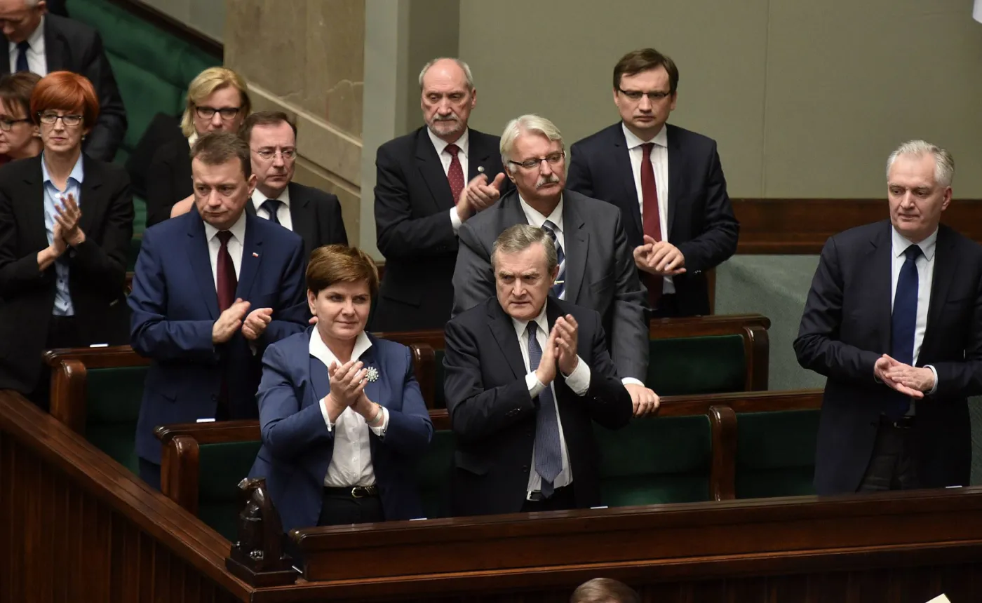 PO gra na kompromitację PiS