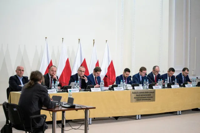 Komisja weryfikacyjna: Decyzja ws. reprywatyzacji Noakowskiego 16 wydana z naruszeniem prawa