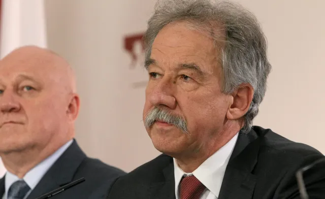 "Kwiatek do rządowego kożucha"? Jest termin spotkania szefa PKW z prezydentem