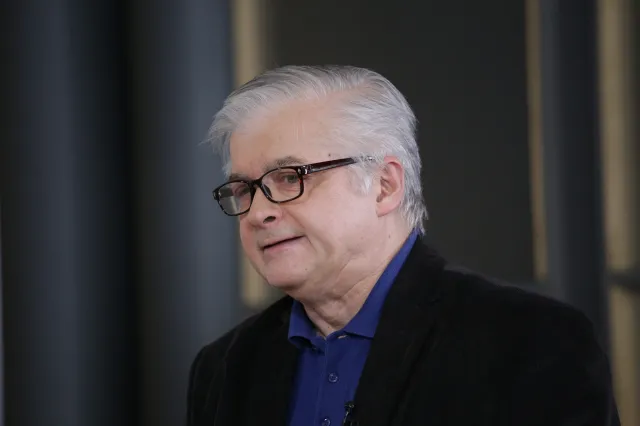 Cimoszewicz: Nie chcę wyśmiewać Orbana, ale to zawodnik wagi muszej