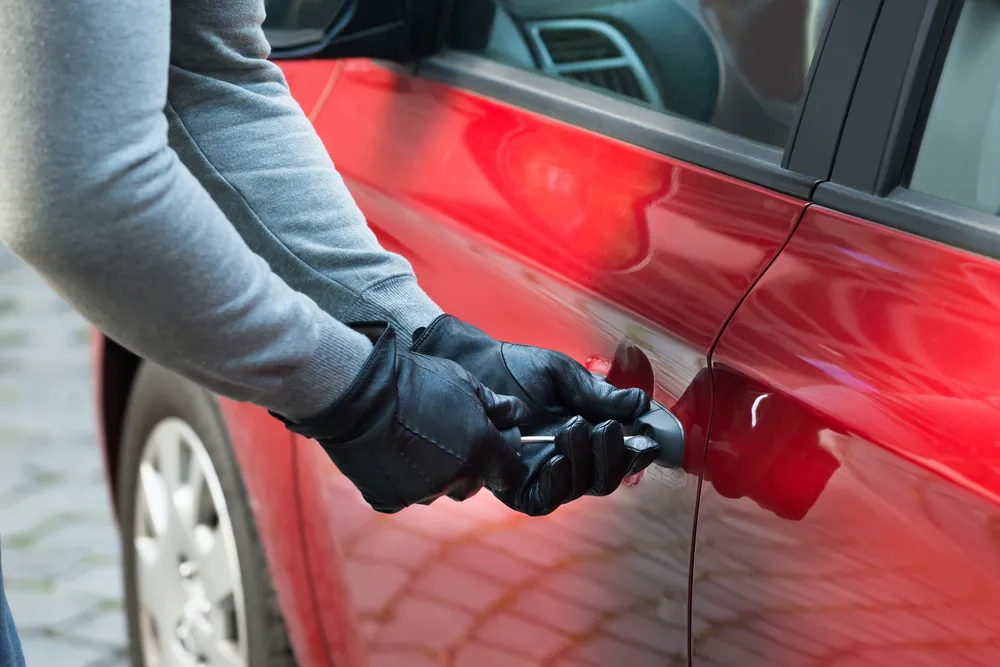 Jakie obowiązki ma właściciel po kradzieży auta