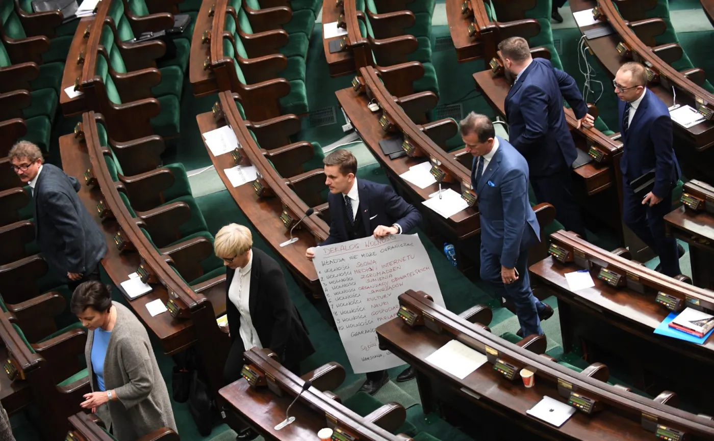 Sejm: Koszt urządzeń do głosowania w Sali Kolumnowej - 12 600 zł