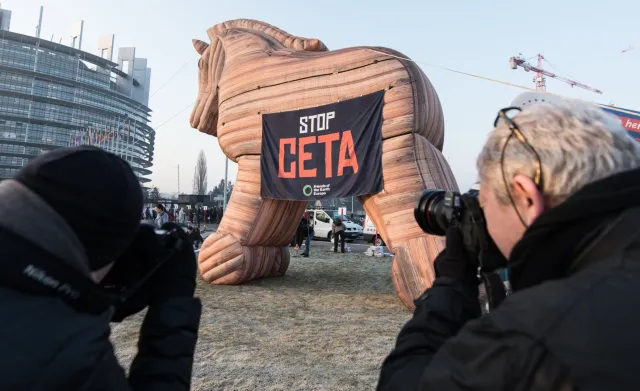 PE ratyfikował umowę o wolnym handlu UE-Kanada