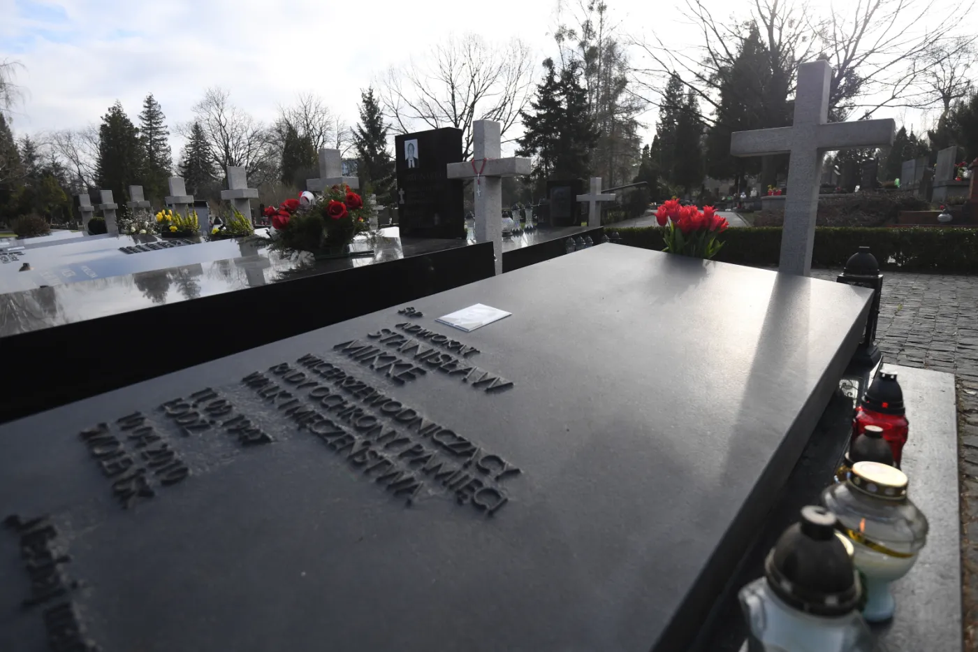 Warszawa: Ekshumacja ofiary katastrofy smoleńskiej
