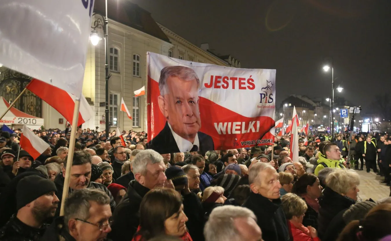 Zakazy zgromadzeń w rocznicę katastrofy smoleńskiej. Karczewski: Chcemy uniknąć konfrontacji