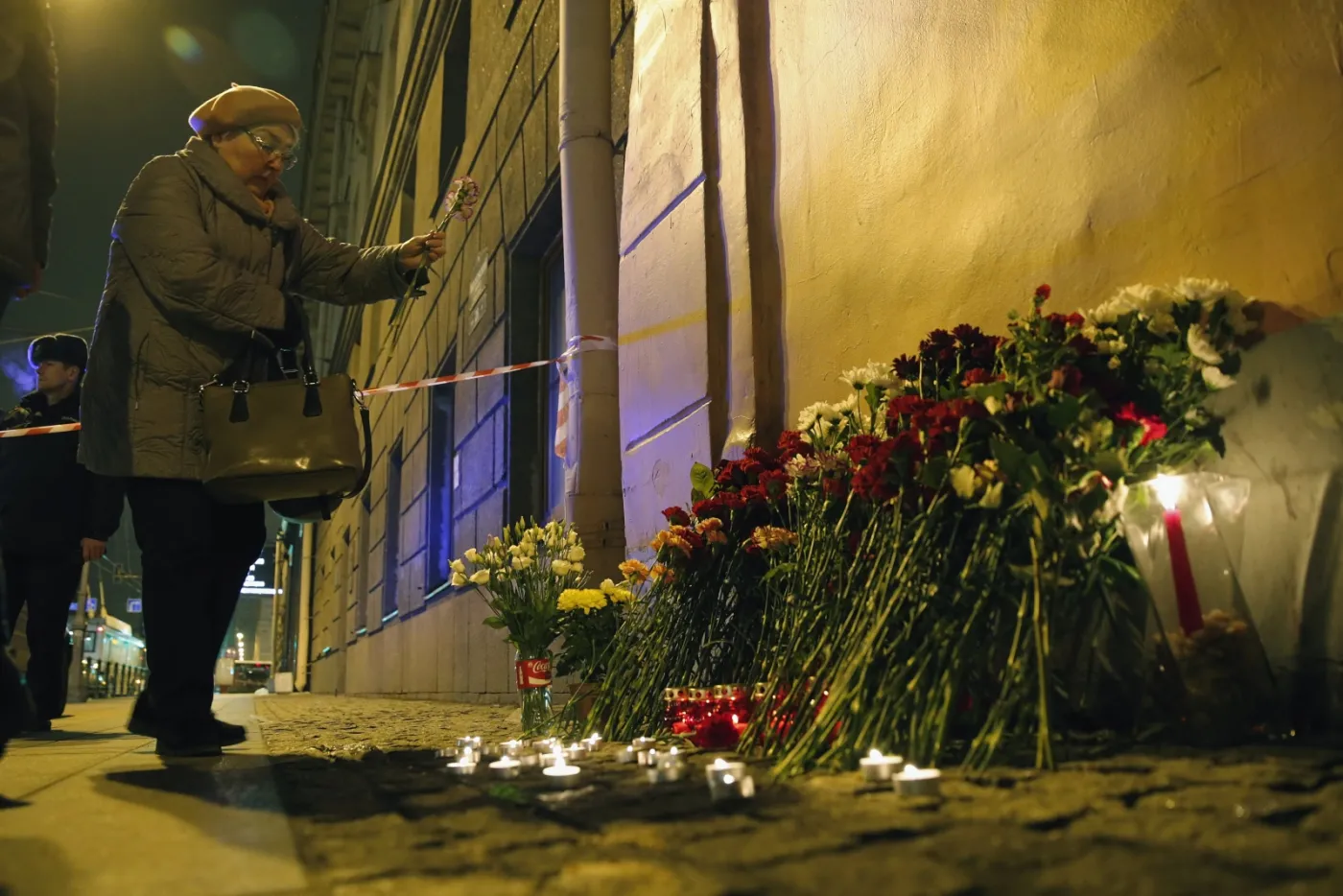 Petersburg: Hołd dla ofiar wybuchu w metrze i wzmocnione środki kontroli