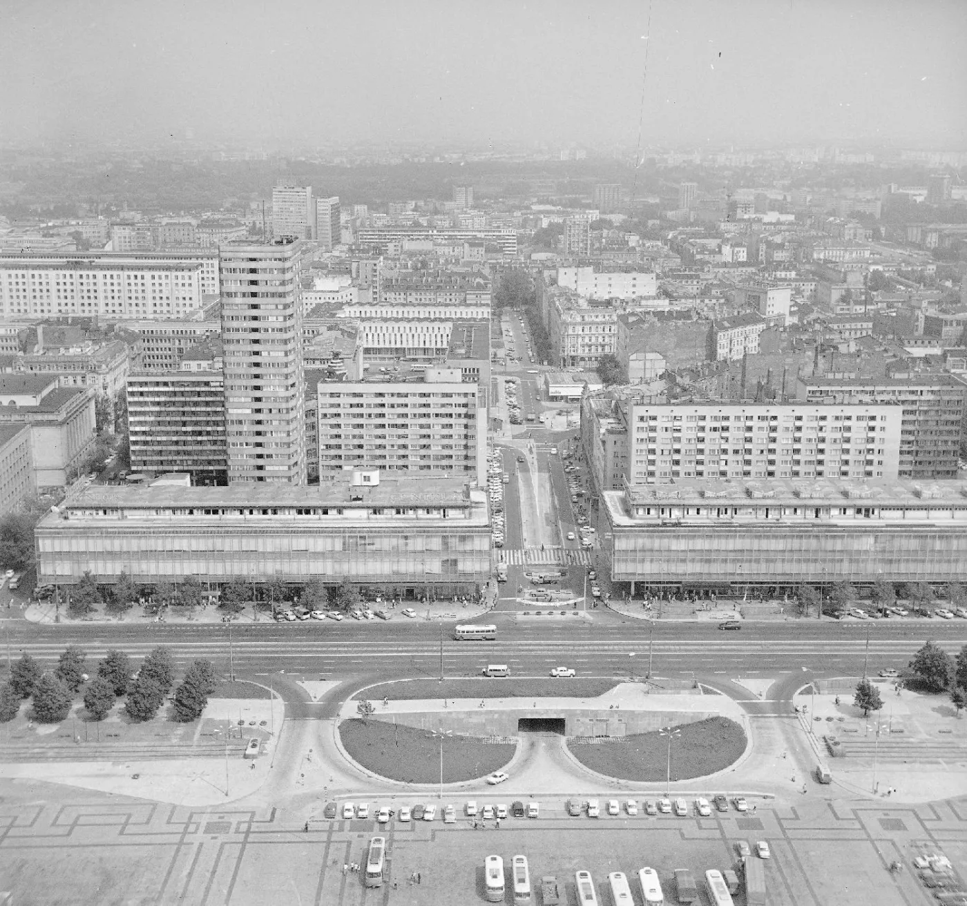 Warszawa wczoraj i dziś [ZOBACZ]