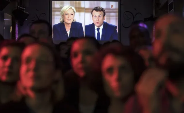 Prasa po debacie Macron-Le Pen: Nieskładna forma i nic nowego