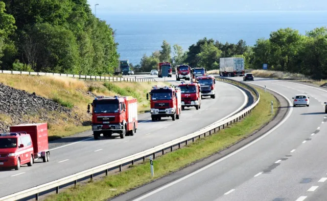 Kolejny dzień walki z żywiołem. Polscy strażacy gaszą pożary w Szwecji