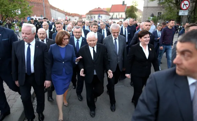 PO: "Konwój wstydu" samorządowców PiS ruszy w poniedziałek w trasę po Polsce
