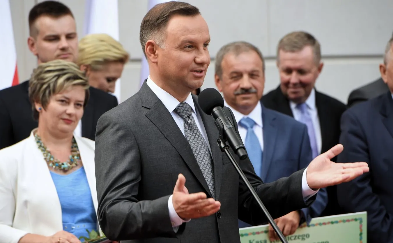 Referendum konstytucyjne Dudy uchroni powiaty przed likwidacją?