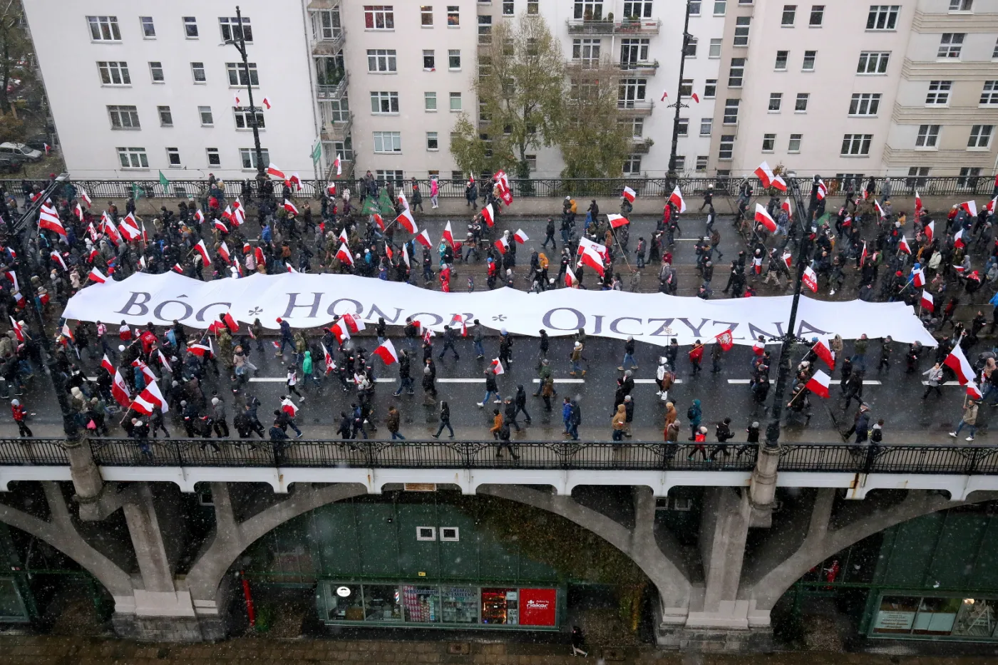 Sueddeutsche Zeitung: Święto niepodległości powinno być demonstracją jedności. W Polsce jest znakiem podziałów
