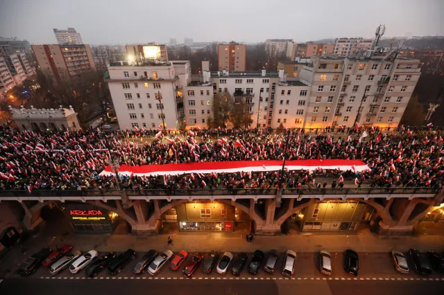 BBC: Tłumy świętowały w Warszawie niepodległość. Kontrowersje ws. radykalnej prawicy