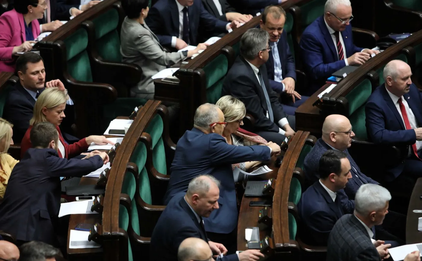 Lewica będzie wnioskować o przełożenie debaty w sprawie ustaw sądowych na okres po świętach