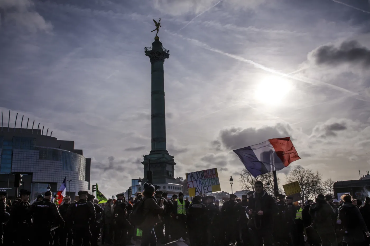 Francja: Starcia demonstrantów z policją w Paryżu