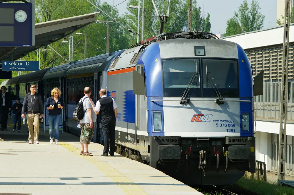 Na lokalne trasy może wyjechać mniej pociągów