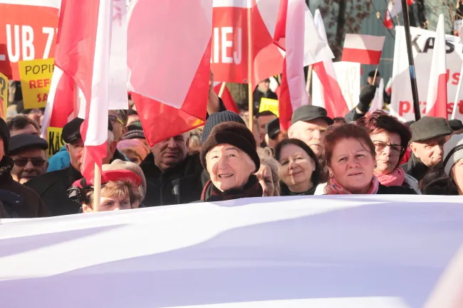 4443635-demonstracja-pod-tk-28.jpg