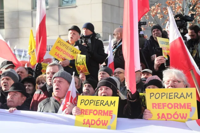 4443648-demonstracja-pod-tk-29.jpg