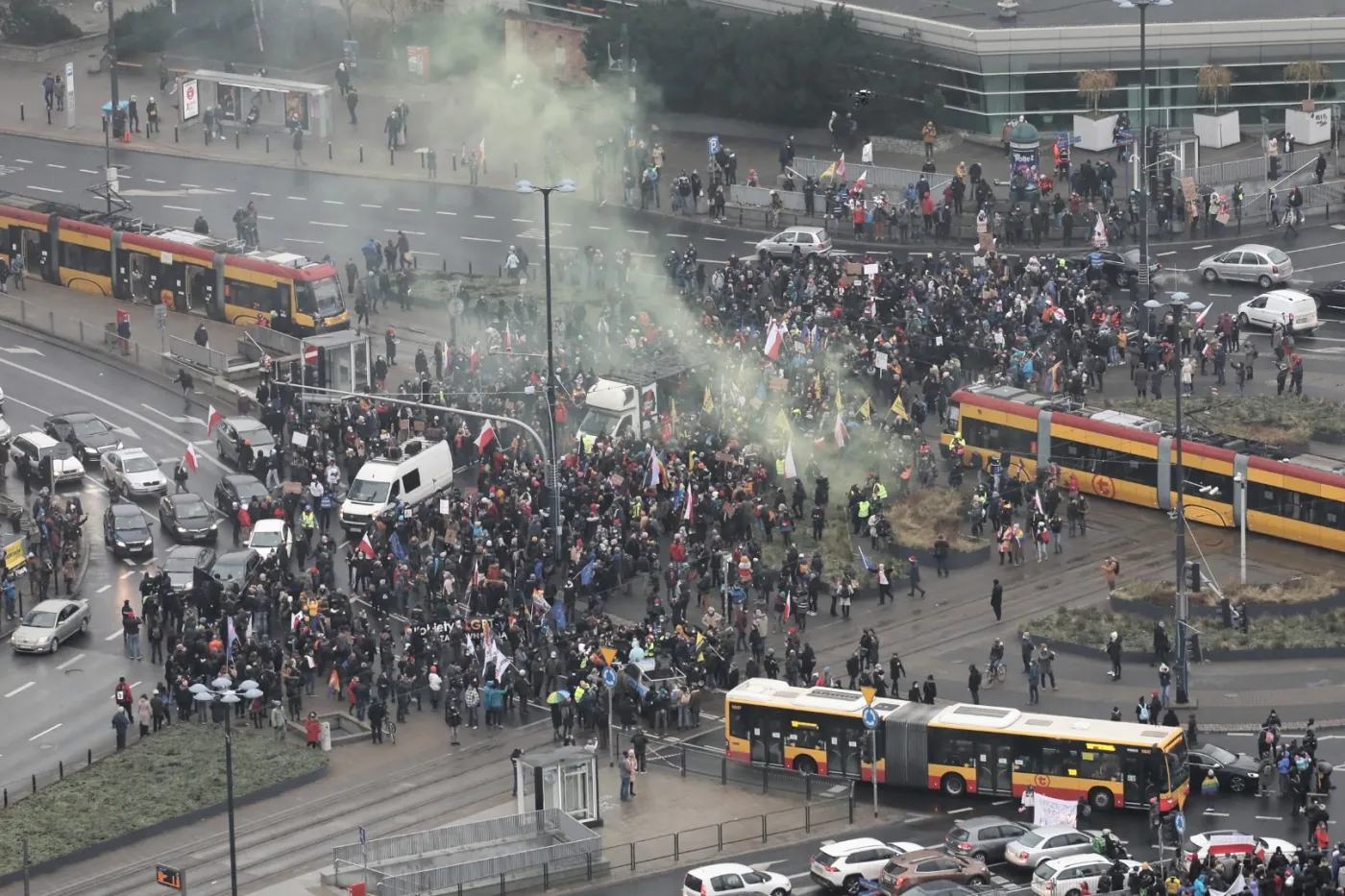 Warszawa: Rozpoczął się protest Strajku Kobiet i przedsiębiorców