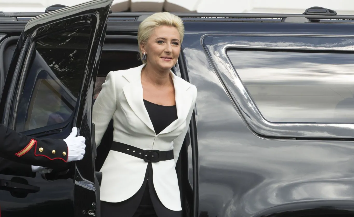 Czy pierwsza dama powinna otrzymywać wynagrodzenie? 49 proc. Polaków uważa, że nie