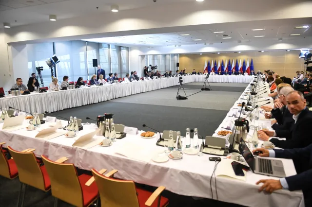 Kopcińska zaprasza do okrągłego stołu. "Jesteśmy otwarci na dialog"