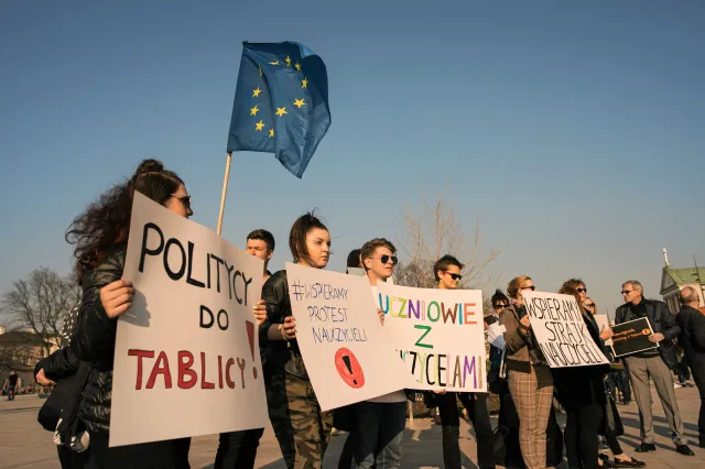 Co nauczyciele sądzą o zawieszeniu strajku? "To absolutna porażka"