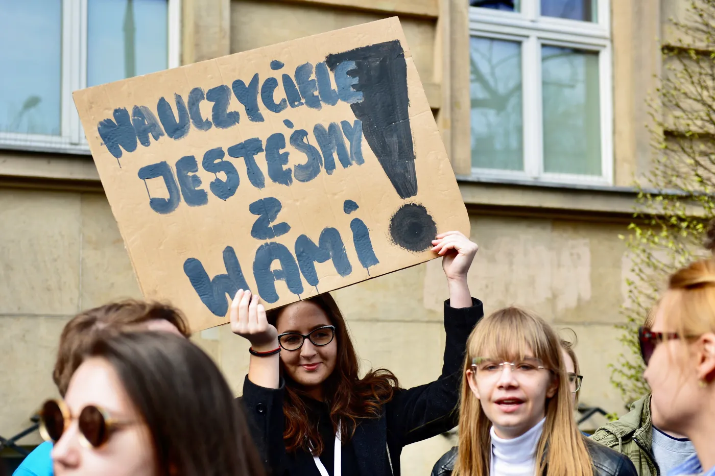 Spór o wynagrodzenia w oświacie, to nie tylko pensja zasadnicza. Czy za czas strajku należą się też dodatki?